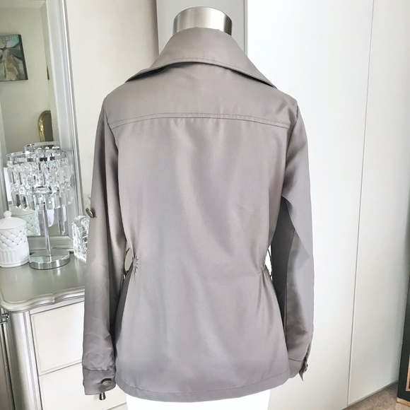 Short Trench Coat - Picture 6 of 10